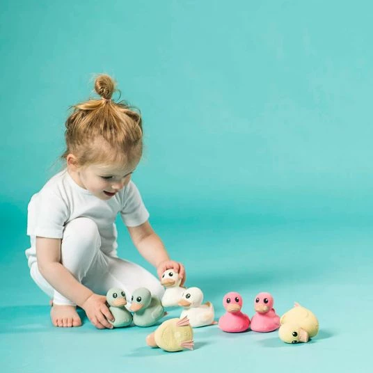 HEVEA Bade- und Spielzeugente aus Naturkautschuk - Kawan - Dusty Mint 6 HEVEA Bade- und Spielzeugente aus Naturkautschuk - Kawan - Dusty Mint – Bild 6