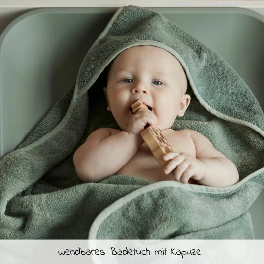 Leander Kapuzen-Badetuch Hoodie aus Bio-Baumwolle - Organic - Sage Green - Kollektion 2022 3 Leander Kapuzen-Badetuch Hoodie aus Bio-Baumwolle - Organic - Sage Green - Kollektion 2022 – Bild 3