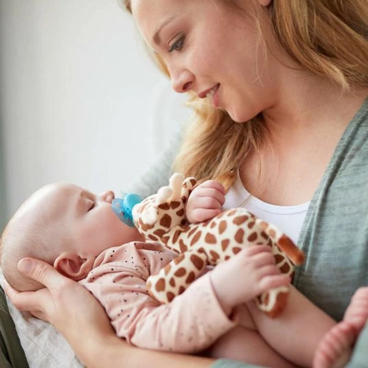 Philips Avent Schnullertier Snuggle Giraffe + Schnuller Ultra Soft - Silikon 0-6 M - SCF348/11 6 Philips Avent Schnullertier Snuggle Giraffe + Schnuller Ultra Soft - Silikon 0-6 M - SCF348/11 – Bild 6